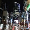 渋谷スクランブルスクエアと車の光跡