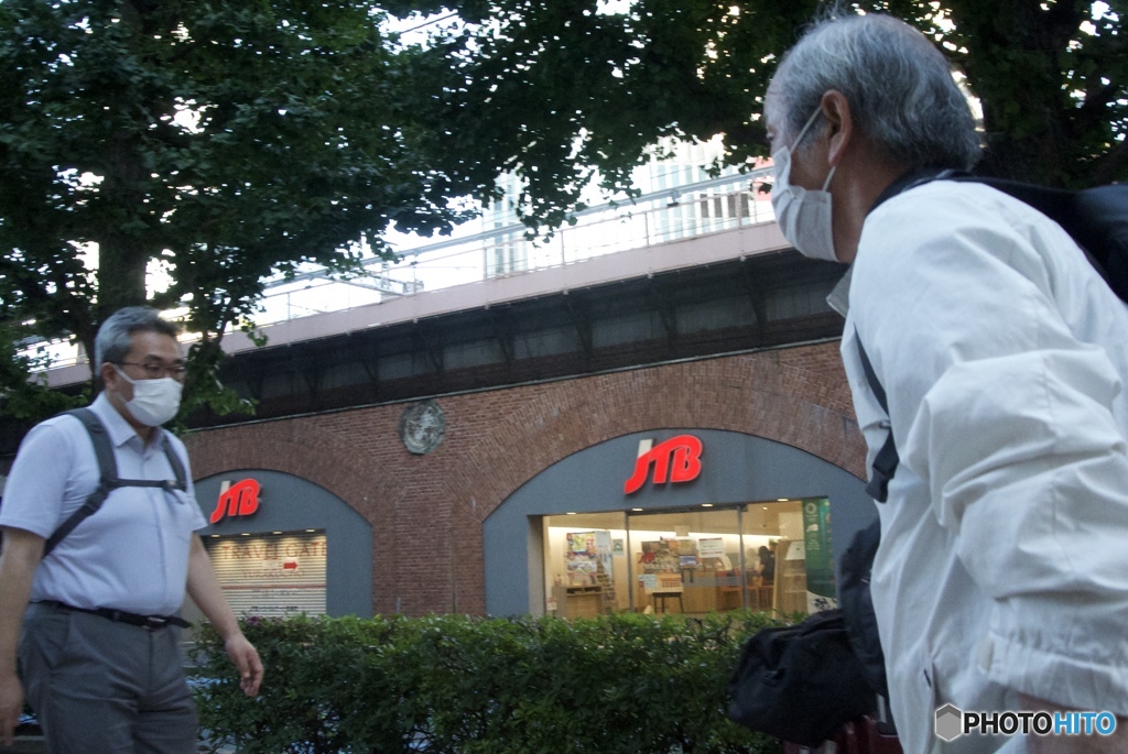 EC1FBA06-3FE1-4A5C-9C9D-EFF7821947E9