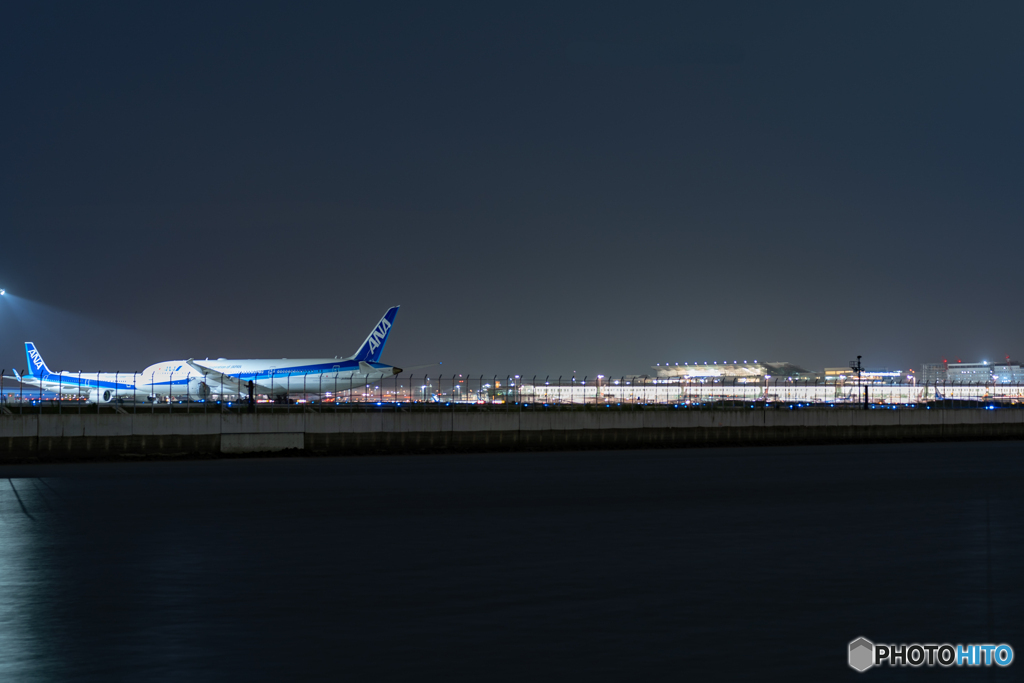 夜の飛行機