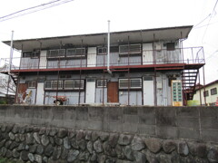 寂れたアパート