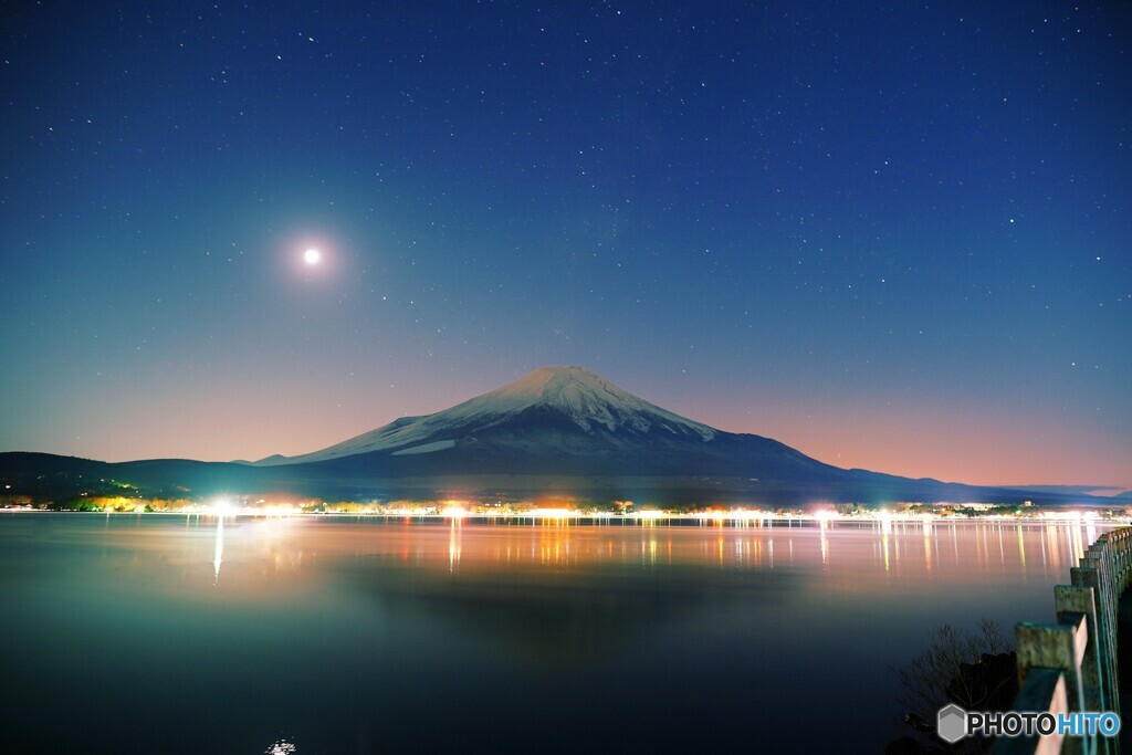 月明りに浮かぶ