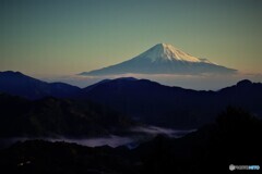 雲海のむこうに