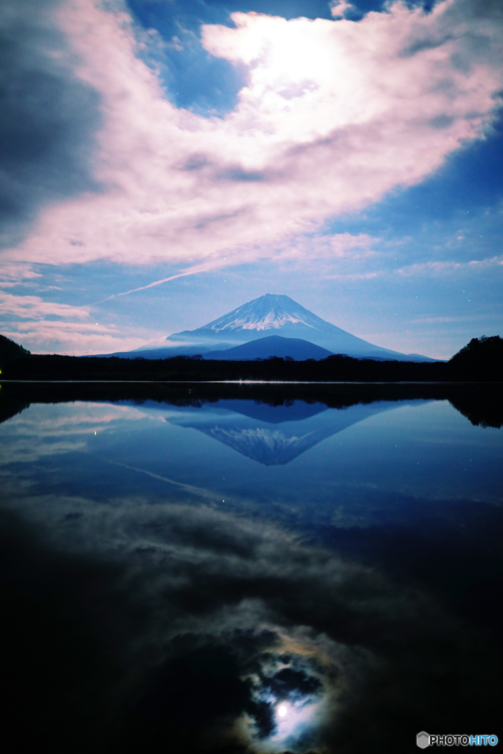 月に逆巻く