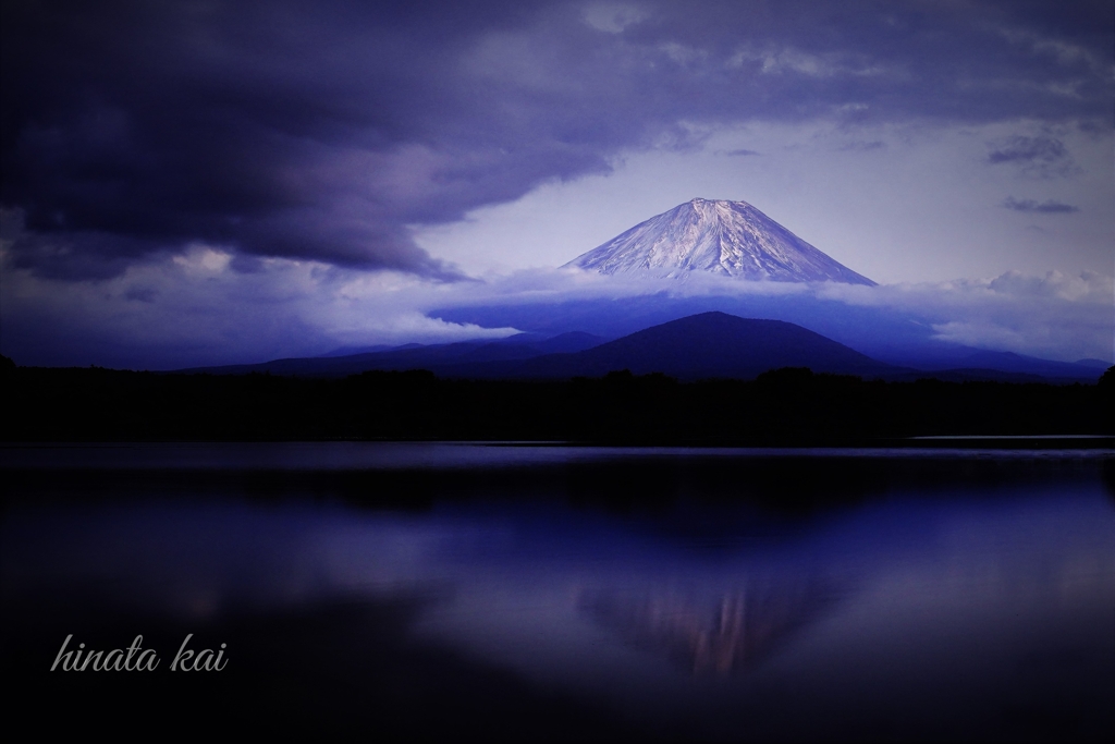 雲間の白銀
