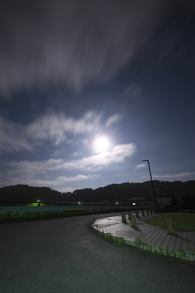 風が強く吹いてる