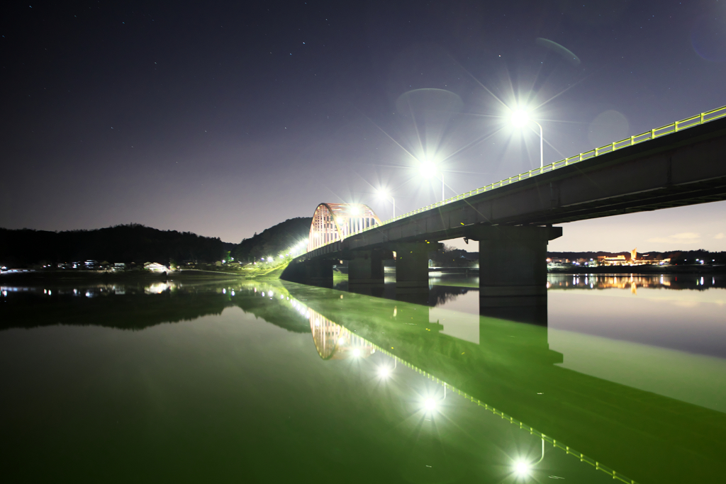 湖上の橋