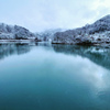 雪降る犀川の村