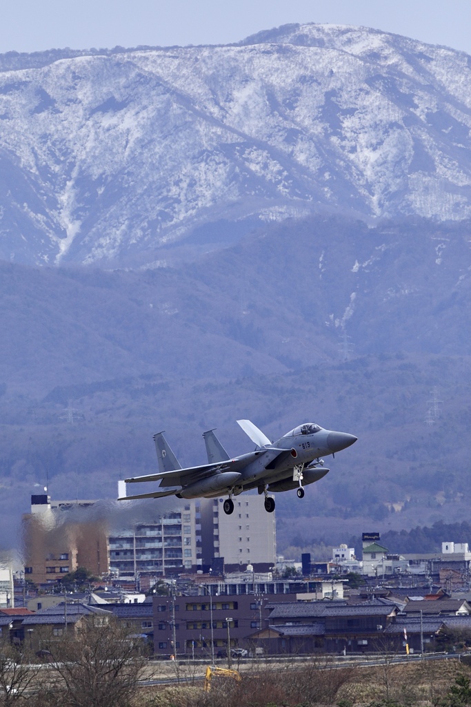 雪山とイーグル