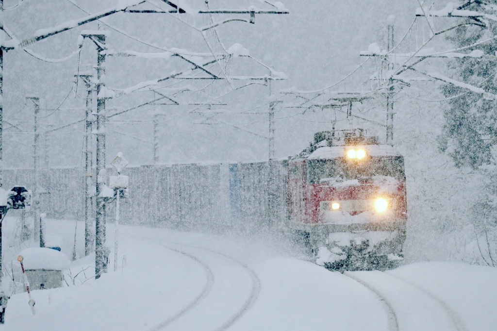 雪と闘う北陸の物流