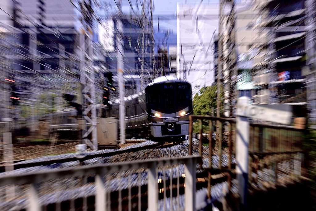 関西の新快速がやたら速いのはワープホールがあるから？