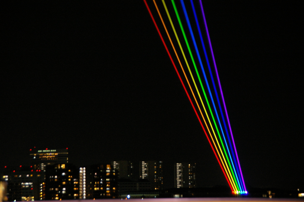 神戸の夜空に架かる虹