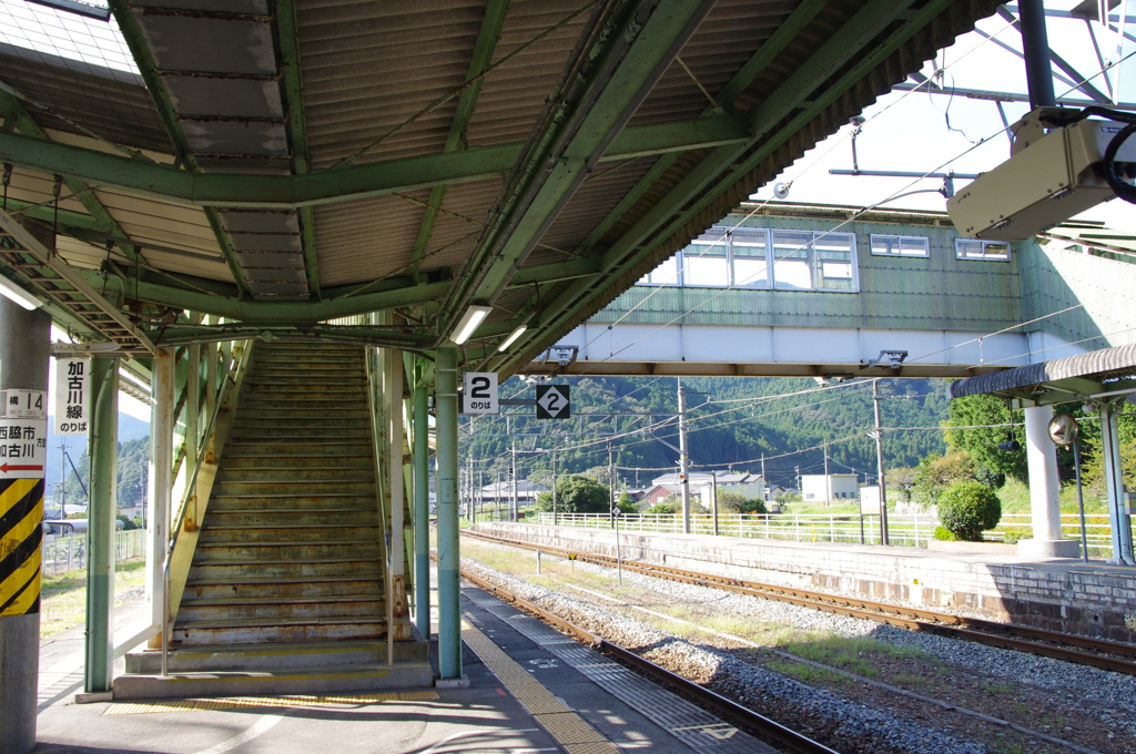 JR谷川駅の跨線橋