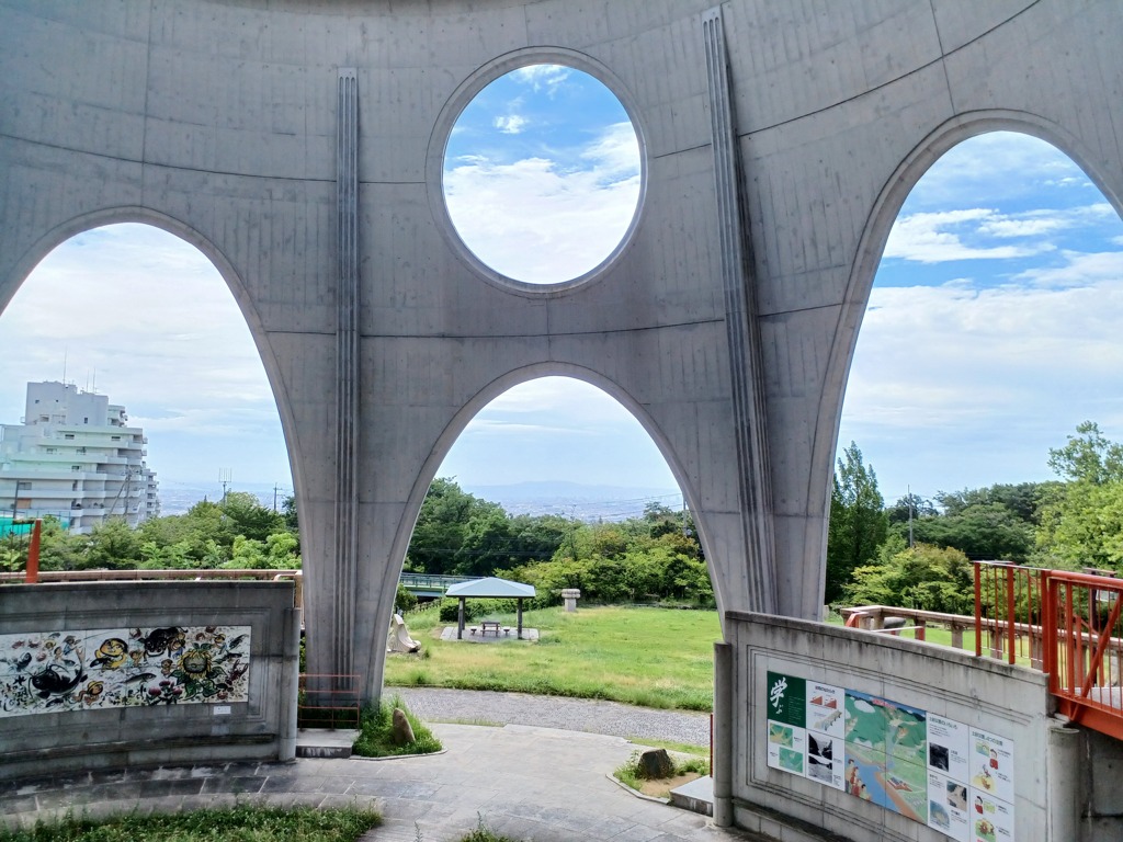 宝塚　ゆずりは緑地　砂防モニュメント