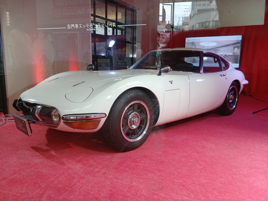 トヨタ2000GT　斜め横から