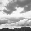 梅雨空と六甲山系