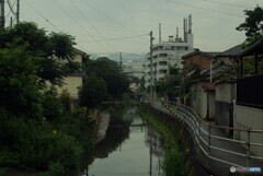 小川のある風景
