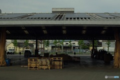 一仕事終わった市場