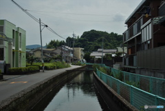 小川のある風景