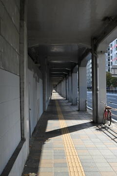 高島町・高架下