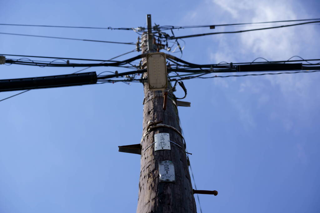 木製電柱・LED街燈