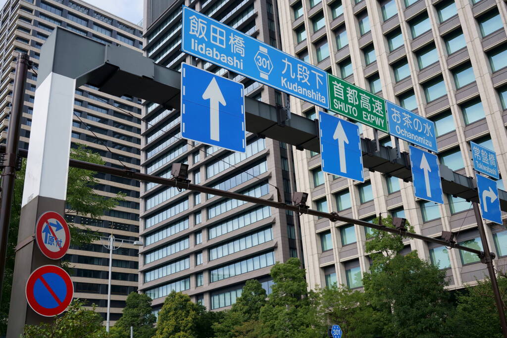 都会の道