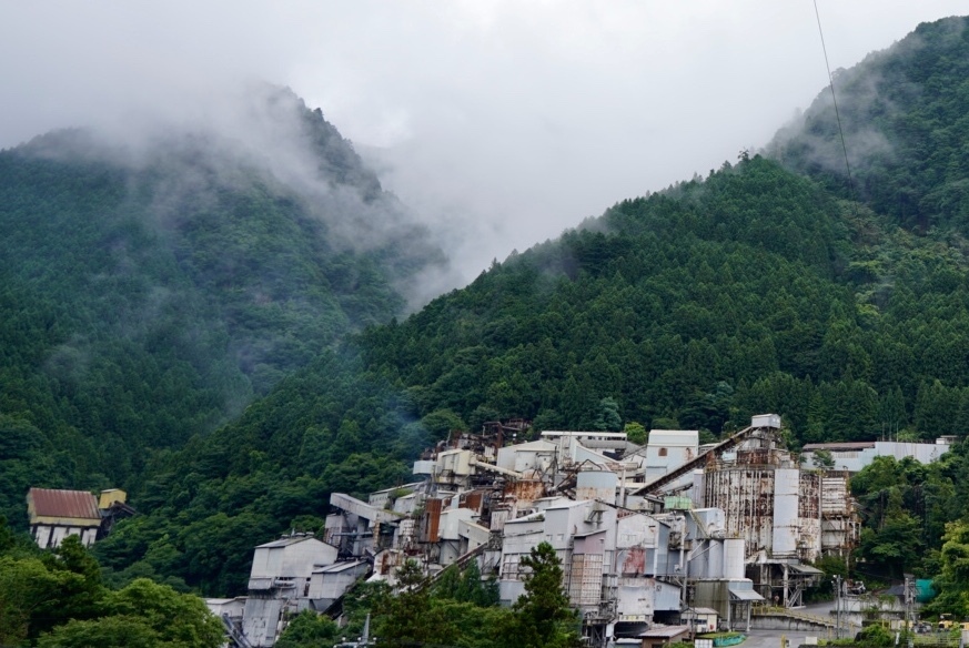 山奥の工場