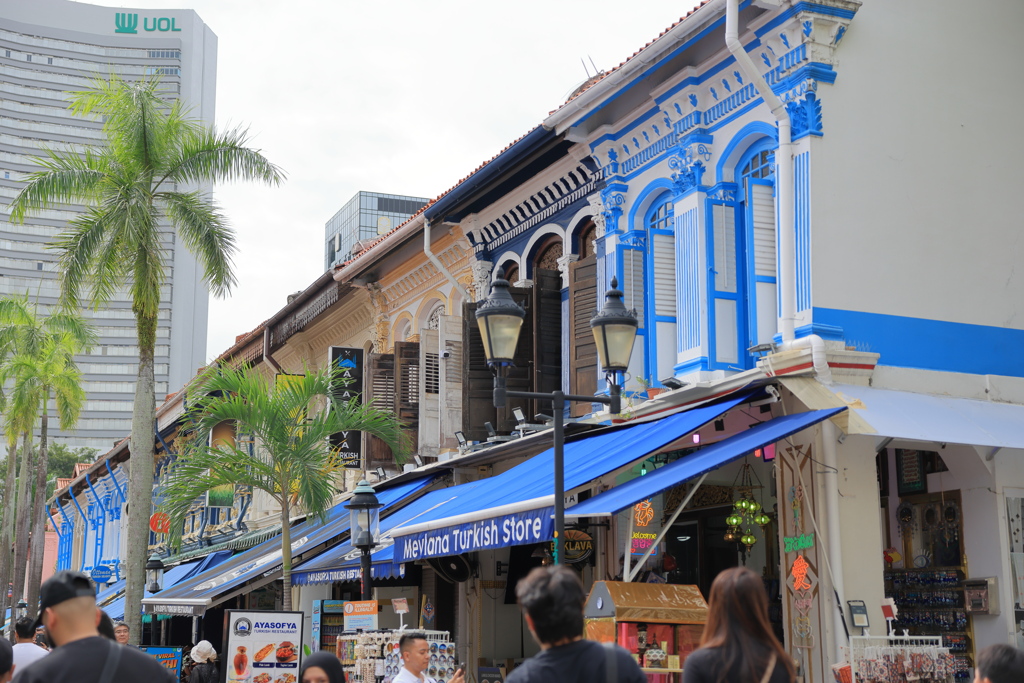 カラフルではないがブルーがきれい