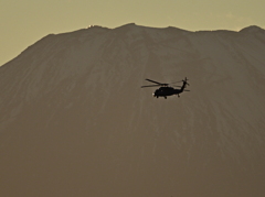 富士山とヘリコプター