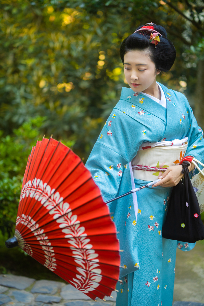 梅雨晴間の朱