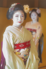 強き光を宿し