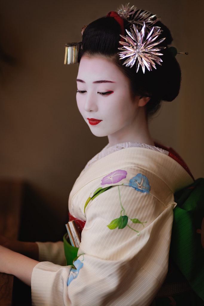 夜の逢間