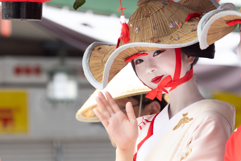 鳶色の瞳に