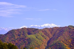 紅葉の先に見える乗鞍岳