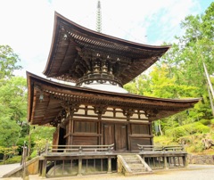 石山寺の国宝多宝塔