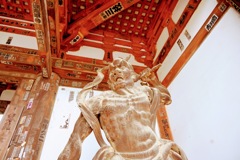 西国三十三ヶ所第十三番札所石山寺の東門の仁王像
