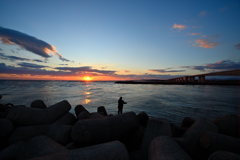 夕日と釣人と浜名大橋