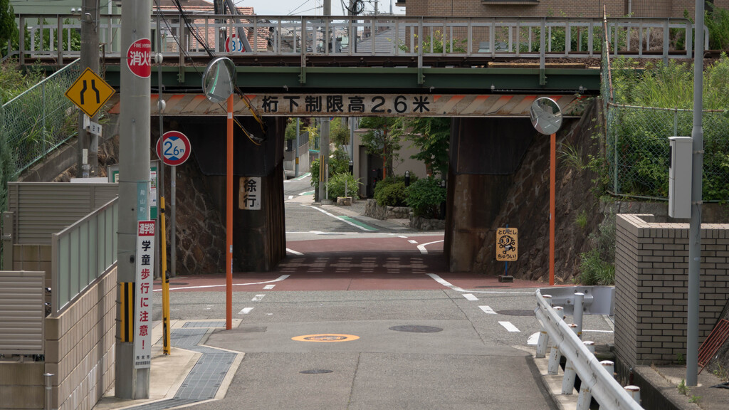 高架のくぐり抜け
