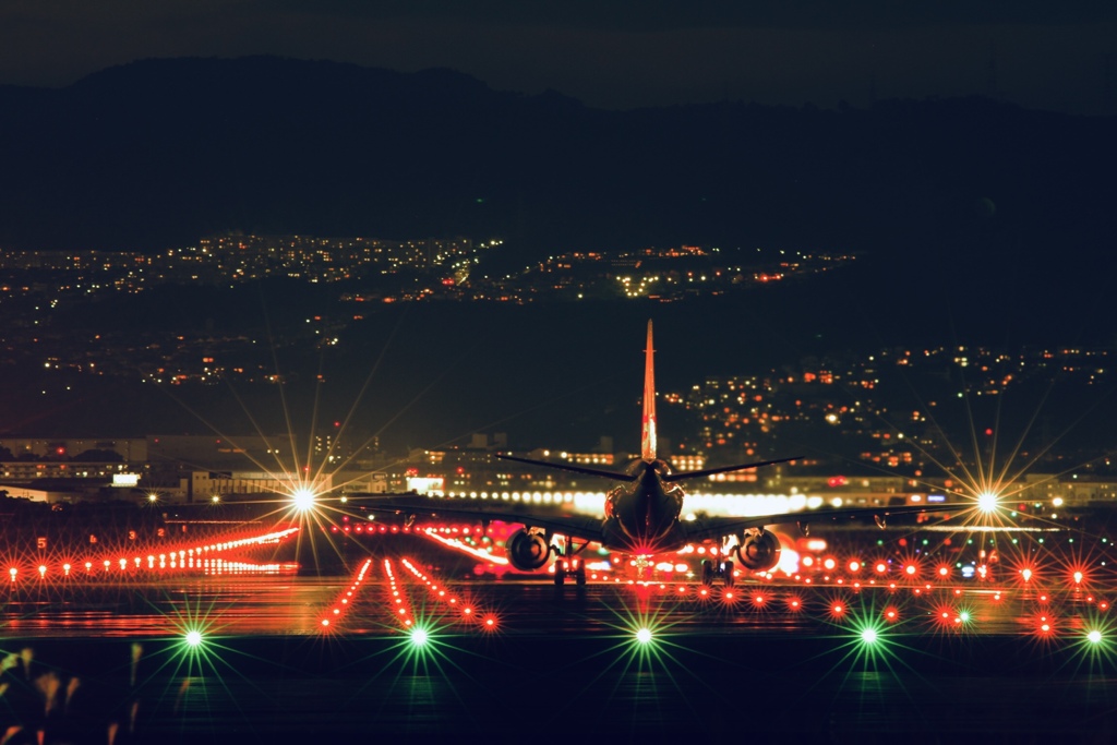 街、山、飛行機。そして、光。