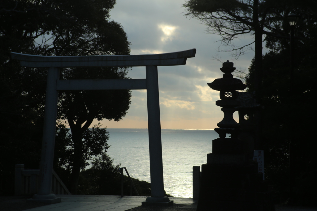 太平洋を望む鳥居