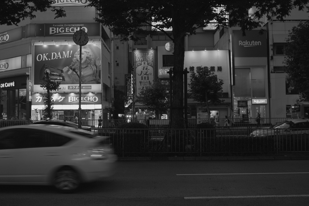 駅前19時