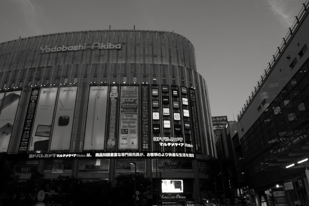 AKIBA駅前