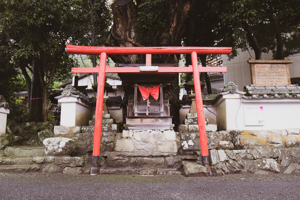 小さな祠