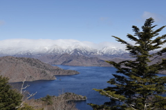 春先の中禅寺湖