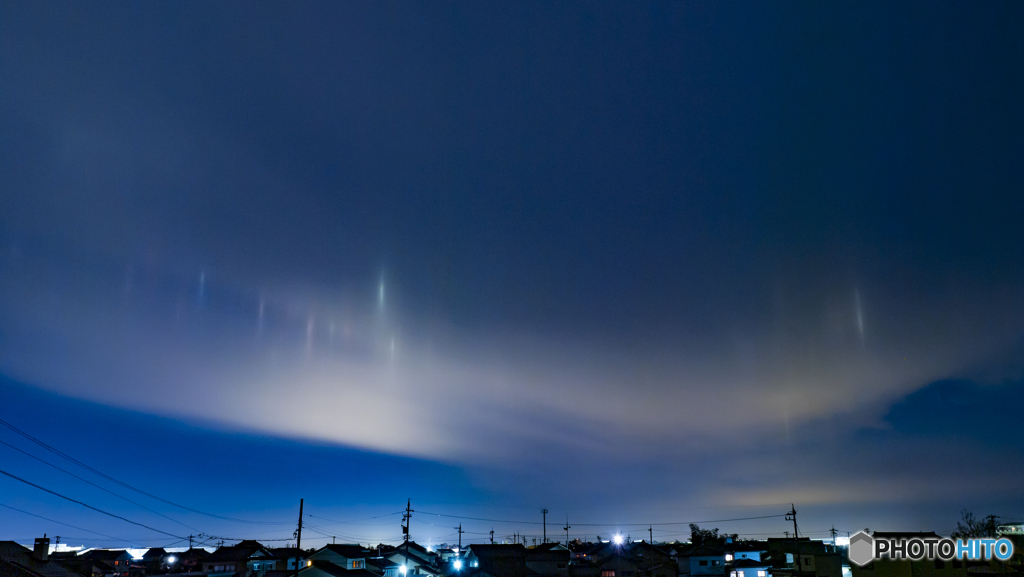 夜空に現れた謎の発光