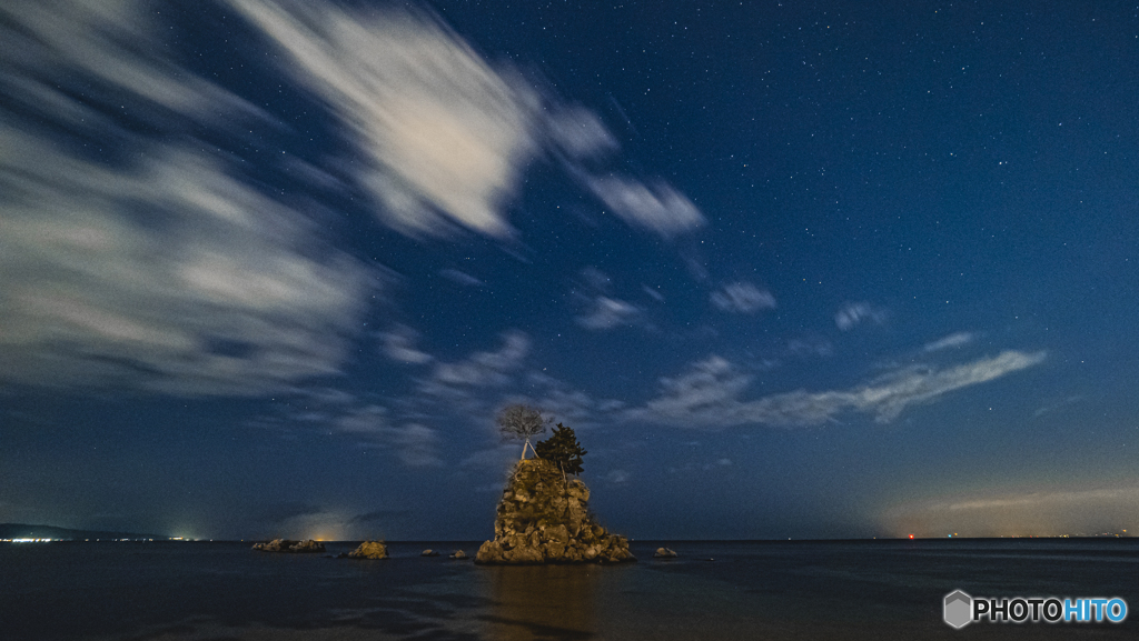 星と岩の奏