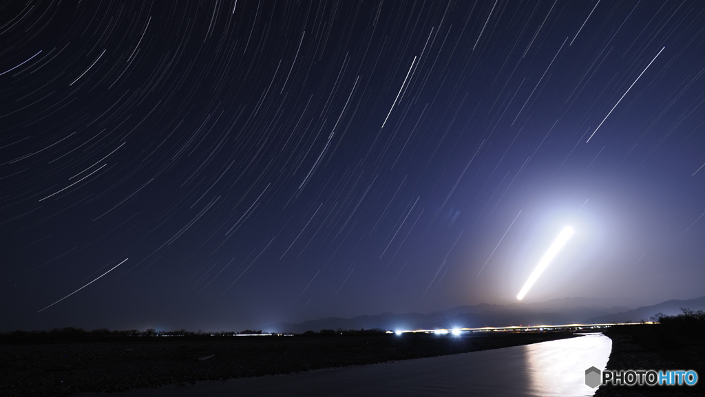 星と月と川