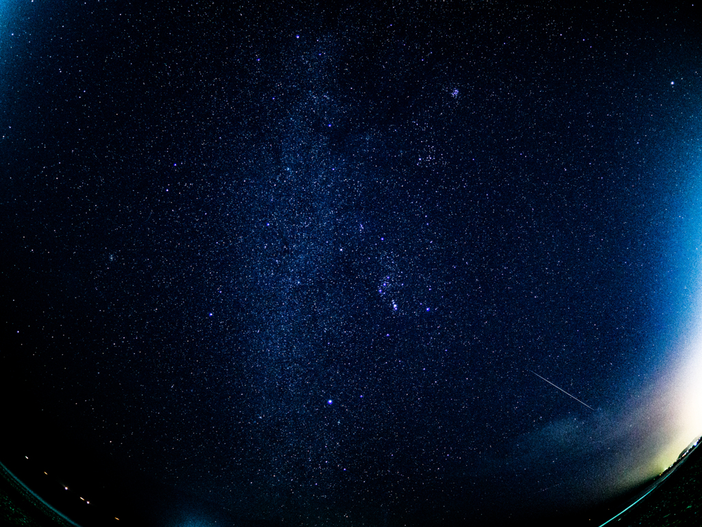 冬の夜空を彩るふたご座流星群