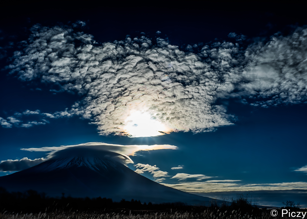雲と富士、朝