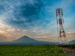 鉄塔の夏の夕空