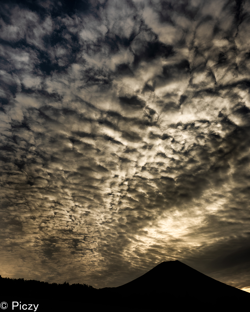 空　10月の朝